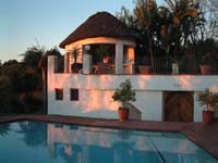 KapVino patio and pool