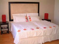 Double bed in Cottage Cabernet Sauvignon