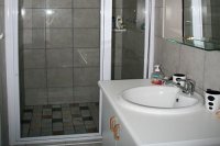 Bathroom with shower in Cottage Pinotage