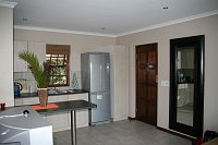 Living room and kitchen in Cottage Pinotage